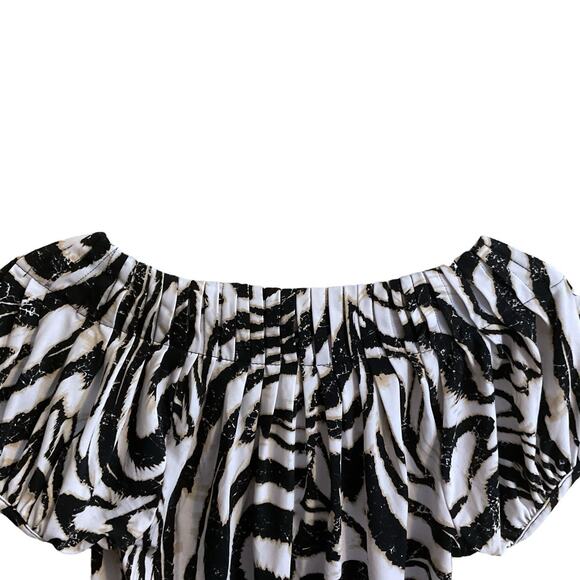 Style & Co PM Top Black White Tan Abstract Print Scoop Neck Stretch Knit Travel - Picture 7 of 7